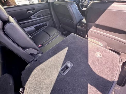 Used 2023 Nissan Pathfinder SL FWD image 5