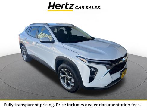Used 2025 Chevrolet Trax LT FWD image 1