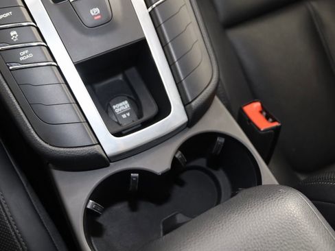 Used 2020 Porsche Macan image 32