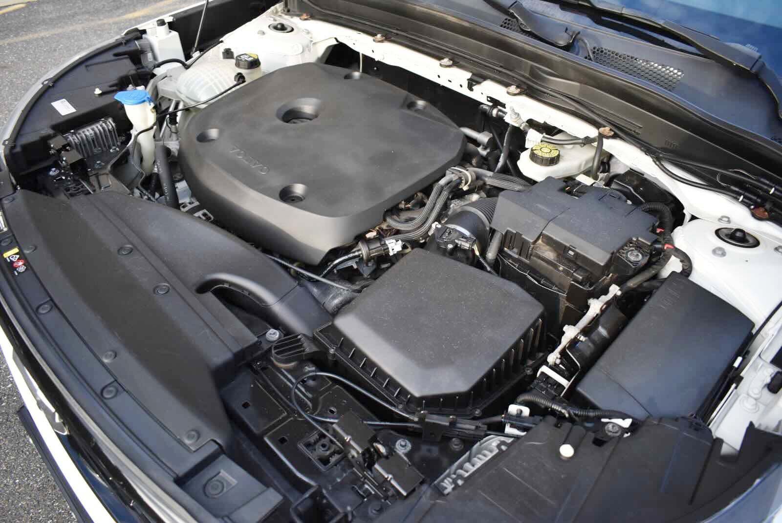 Used 2019 Volvo XC40 T5 R-Design AWD/4WD image 28