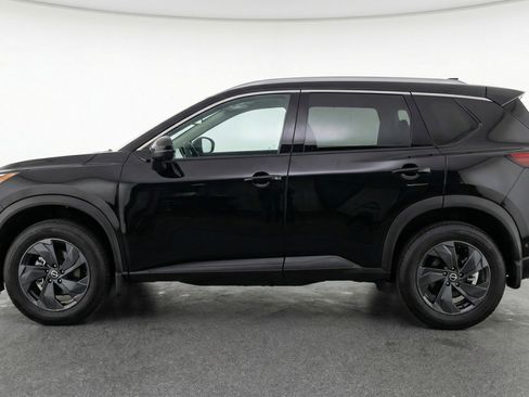 Used 2025 Nissan Rogue SV AWD/4WD image 5