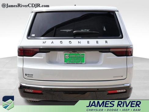 Used 2024 Jeep Wagoneer Series II w/ Flexible Seating Group AWD/4WD image 4