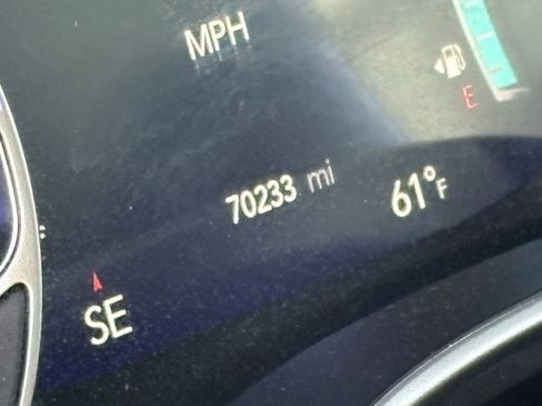 Used 2023 Chrysler Pacifica Touring-L FWD image 14