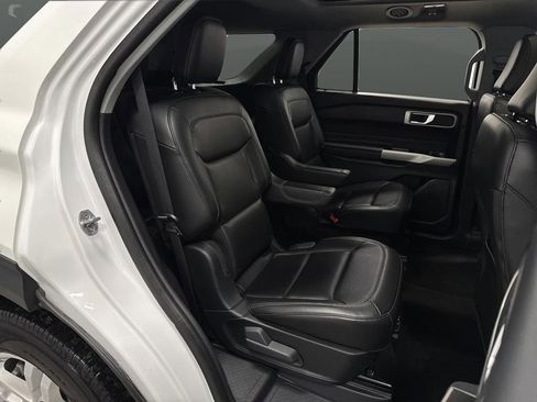 Used 2023 Ford Explorer XLT image 31