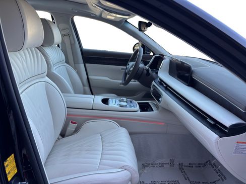 Used 2025 Genesis G90 3.5T image 15