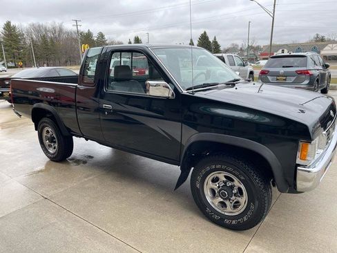 Used 1994 Nissan Pickup XE image 8