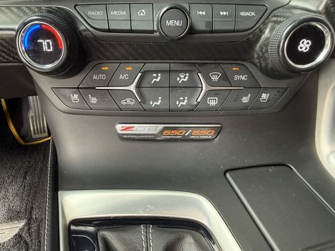 Used 2015 Chevrolet Corvette Z06 w/ Z07 Performance Package RWD image 27