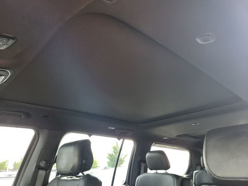 Used 2023 Jeep Wagoneer Series III w/ Premium Group I AWD/4WD image 17