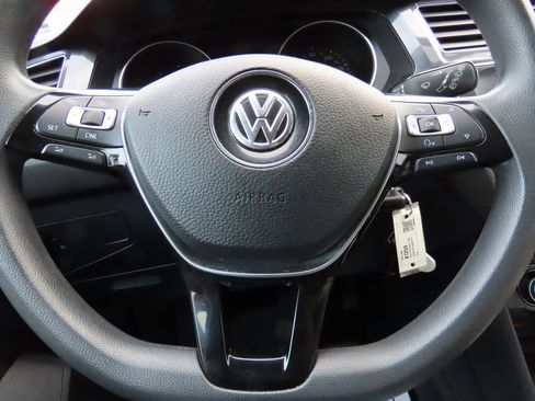 Used 2018 Volkswagen Tiguan S image 31