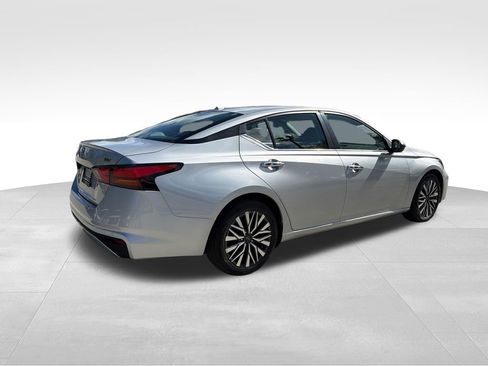 Used 2024 Nissan Altima 2.5 SV FWD image 7