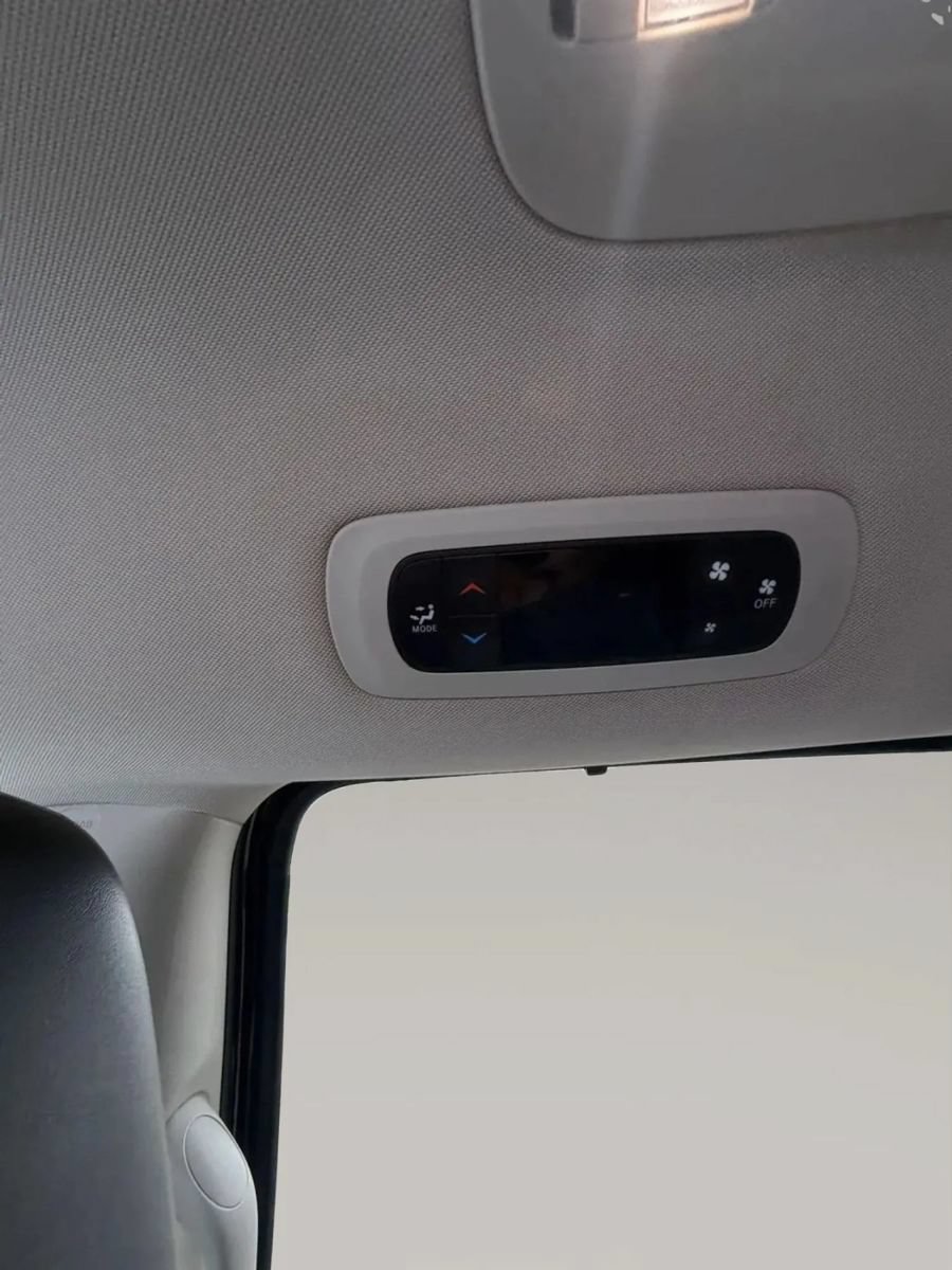 Used 2020 Chrysler Voyager Lxi FWD image 16