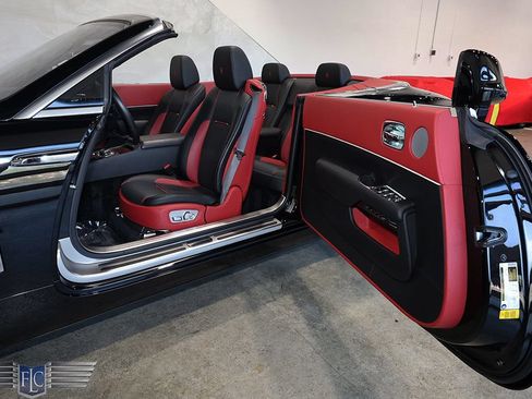 Used 2017 Rolls-Royce Dawn RWD image 17