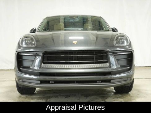 Certified 2022 Porsche Macan image 11