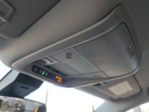 Used 2020 Chevrolet Equinox LT image 23