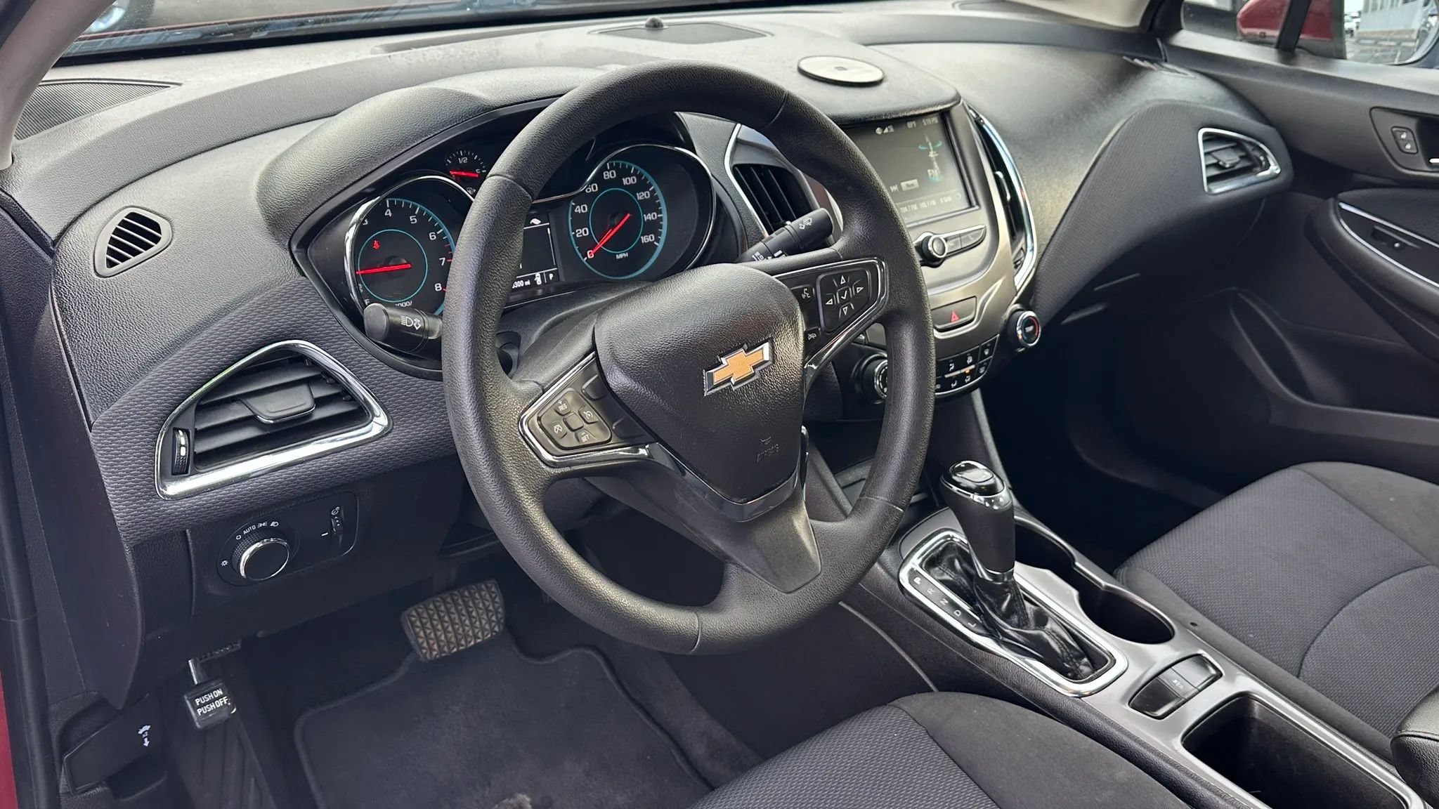 Used 2018 Chevrolet Cruze LT FWD image 9