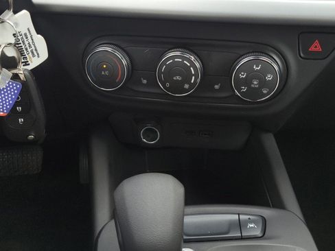 Used 2025 Chevrolet Trax RS w/ Driver Confidence Package FWD image 34