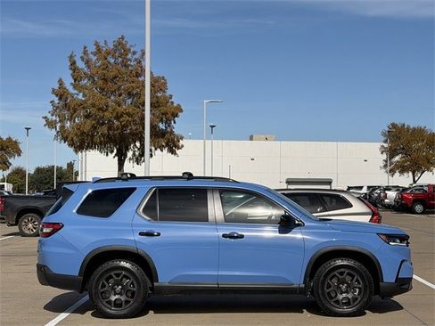 Used 2024 Honda Pilot TrailSport image 3