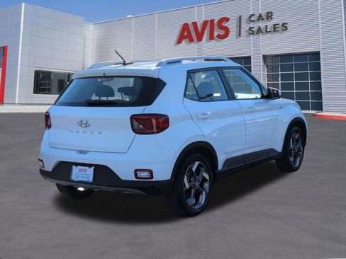 Used 2025 Hyundai Venue SEL image 6