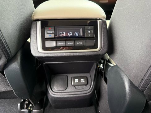 Used 2019 Subaru Ascent Premium w/ Popular Package #4 AWD/4WD image 23
