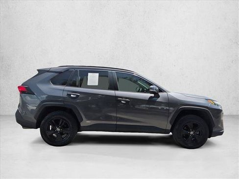 Used 2022 Toyota RAV4 XLE w/ Convenience Package AWD/4WD image 4