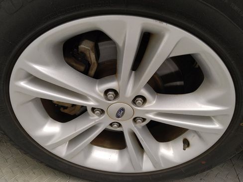 Used 2015 Ford Taurus SE FWD image 31