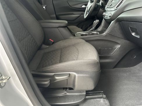 Used 2018 Chevrolet Equinox LT image 36