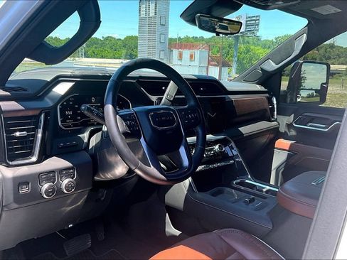 Used 2024 GMC Sierra 2500 Denali Ultimate AWD/4WD image 5