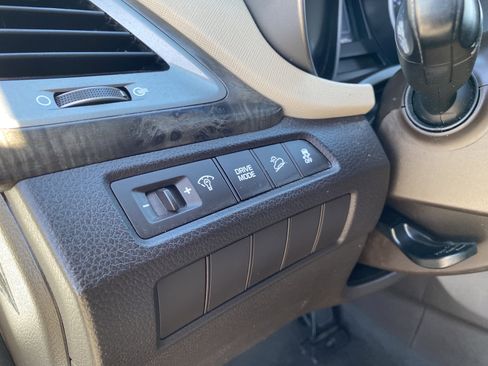 Used 2017 Hyundai Santa Fe Sport FWD image 20