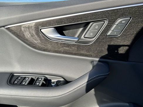 Used 2025 Audi Q7 3.0T Premium Plus image 24