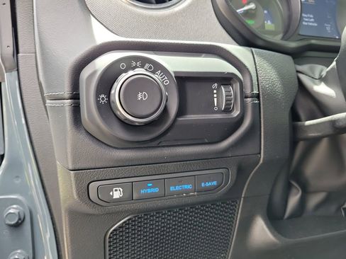 Used 2025 Jeep Wrangler Unlimited Sahara AWD/4WD image 13