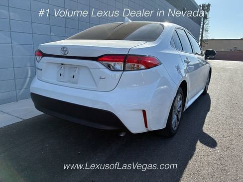 Used 2024 Toyota Corolla LE w/ LE Convenience Package FWD image 3