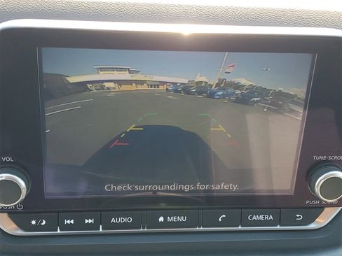 Used 2023 Nissan Rogue SV image 17