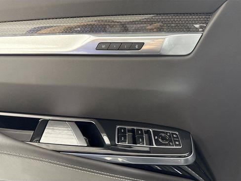 Used 2025 Cadillac Escalade ESV V w/ LPO, ONYX Package AWD/4WD image 13