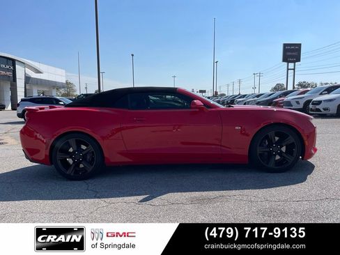 Used 2018 Chevrolet Camaro SS RWD image 8