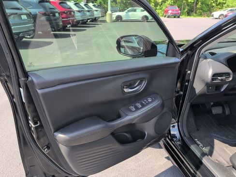 Used 2025 Honda HR-V EX-L image 8