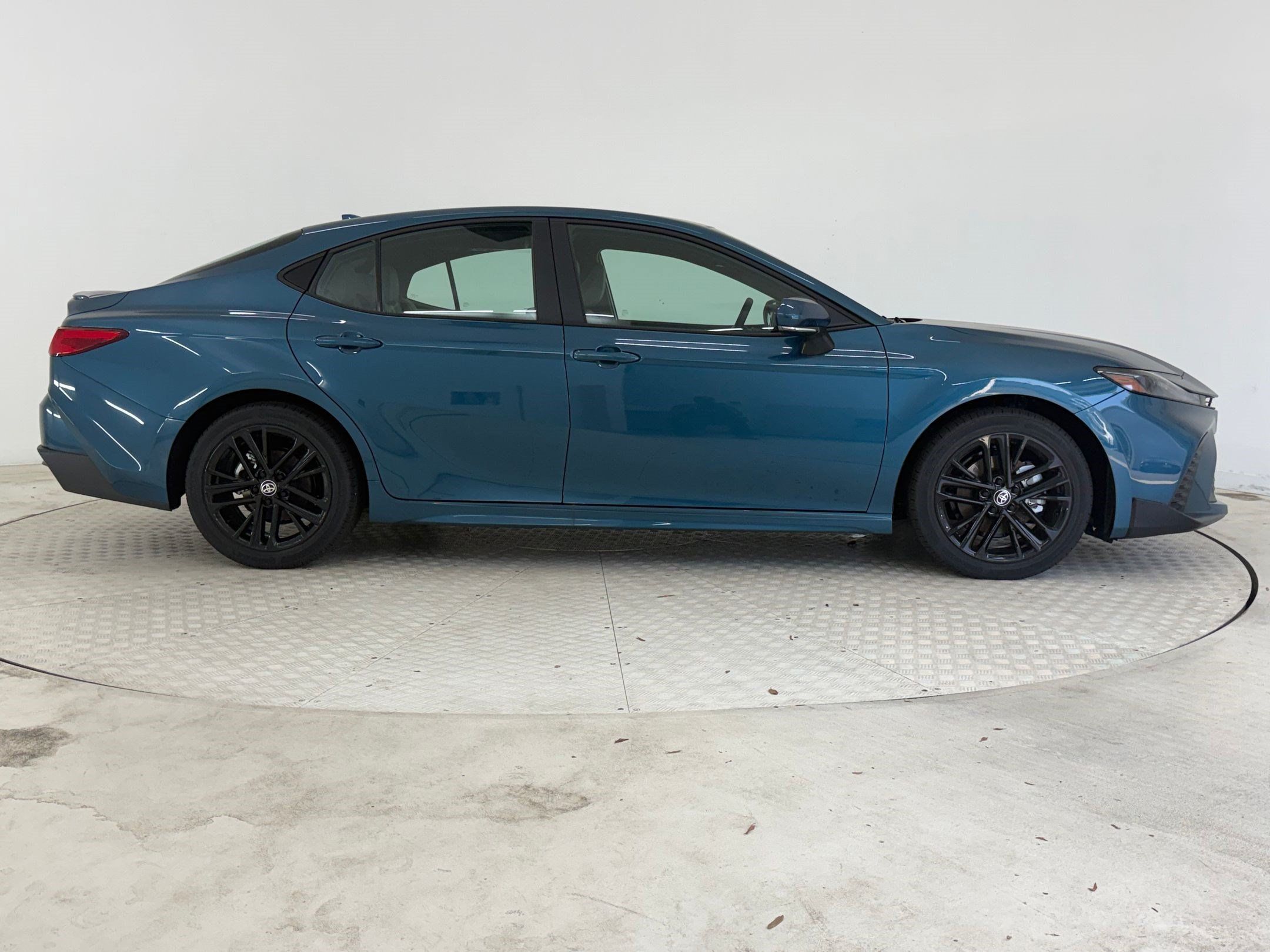 Used 2026 Toyota Camry SE w/ Convenience Package FWD image 8