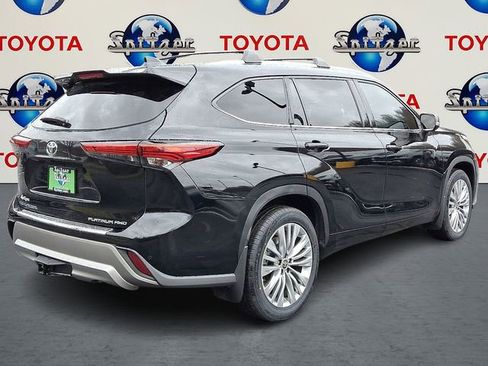 Used 2023 Toyota Highlander Platinum image 7