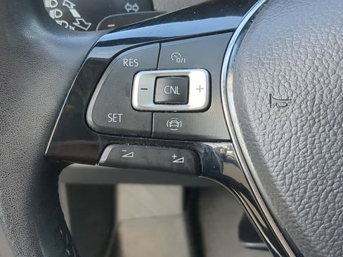 Used 2021 Volkswagen Golf 4-Door image 24