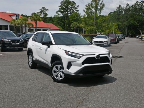 Used 2025 Toyota RAV4 LE AWD/4WD image 6