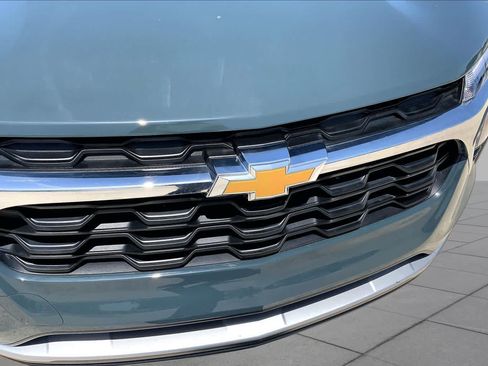 Used 2025 Chevrolet Trax LT FWD image 29