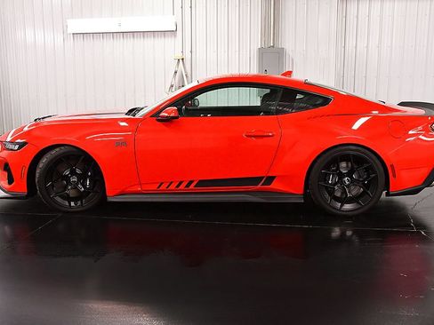 Used 2025 Ford Mustang GT Premium w/ GT Performance Package RWD image 4