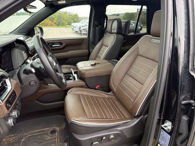 Used 2025 GMC Yukon Denali Ultimate w/ LPO, Floor Liner Package AWD/4WD image 11