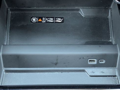 Certified 2025 Chevrolet Suburban Z71 image 30