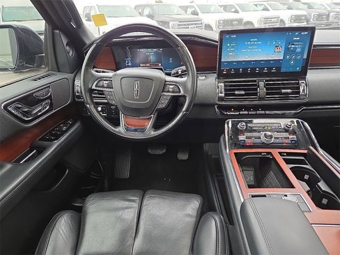Used 2022 Lincoln Navigator Reserve image 19