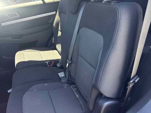 Used 2016 Ford Explorer XLT image 4