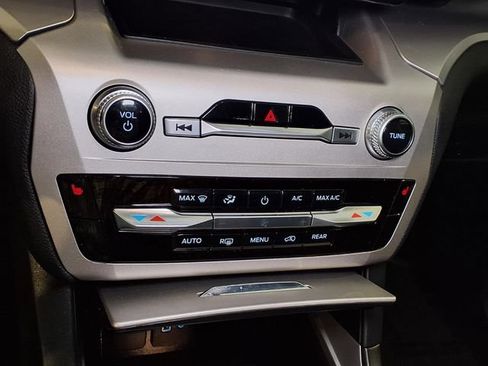 Used 2022 Ford Explorer XLT RWD image 8