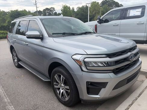 Certified 2022 Ford Expedition XLT RWD image 1