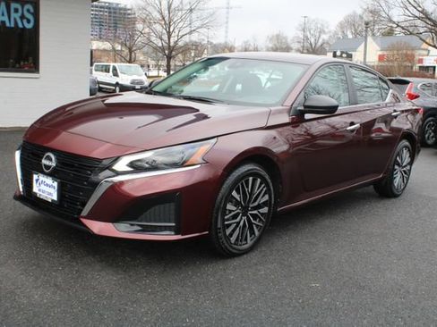 Used 2025 Nissan Altima 2.5 SV image 1