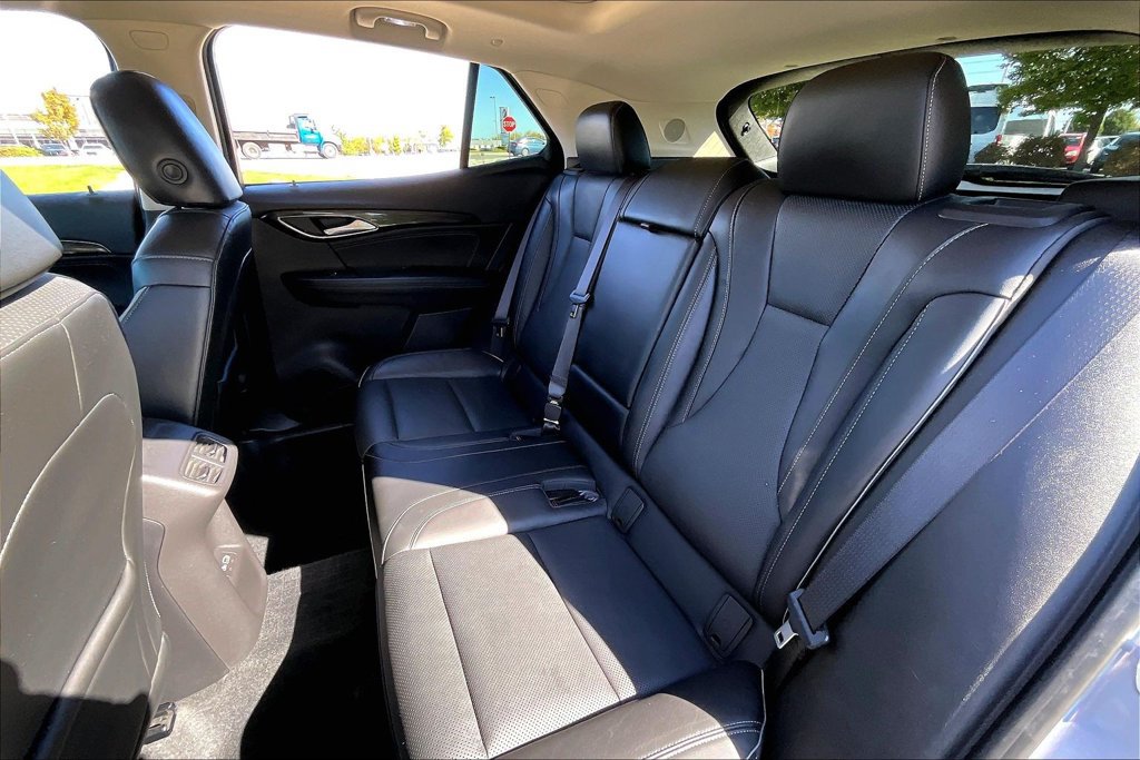 Used 2021 Buick Envision Essence w/ Technology Package I AWD/4WD image 32
