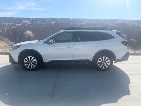 Used 2022 Subaru Outback Premium image 5